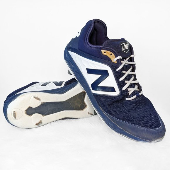 Mens 300 V4 Metal Baseball Cleats 